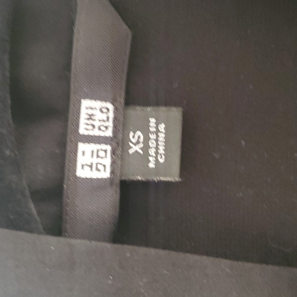 Uniqlo Black Formal Silky Front Tie Shirt - Picture 5 of 6